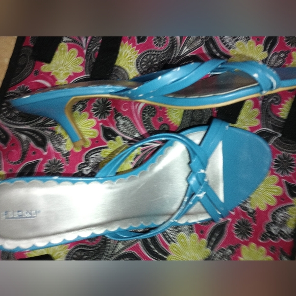 Fioni Strapless Heels - Picture 9 of 15